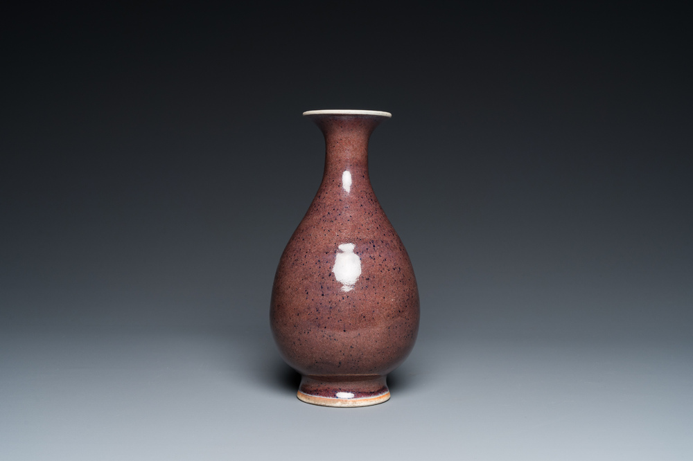 A Chinese speckled liver-red 'yuhuchunping' vase, 19th C.