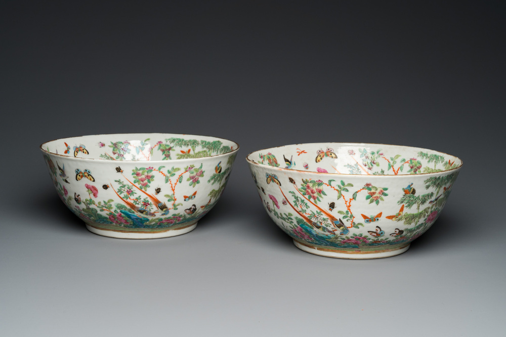 A pair of Chinese Canton famille rose bowls, 19th C.
