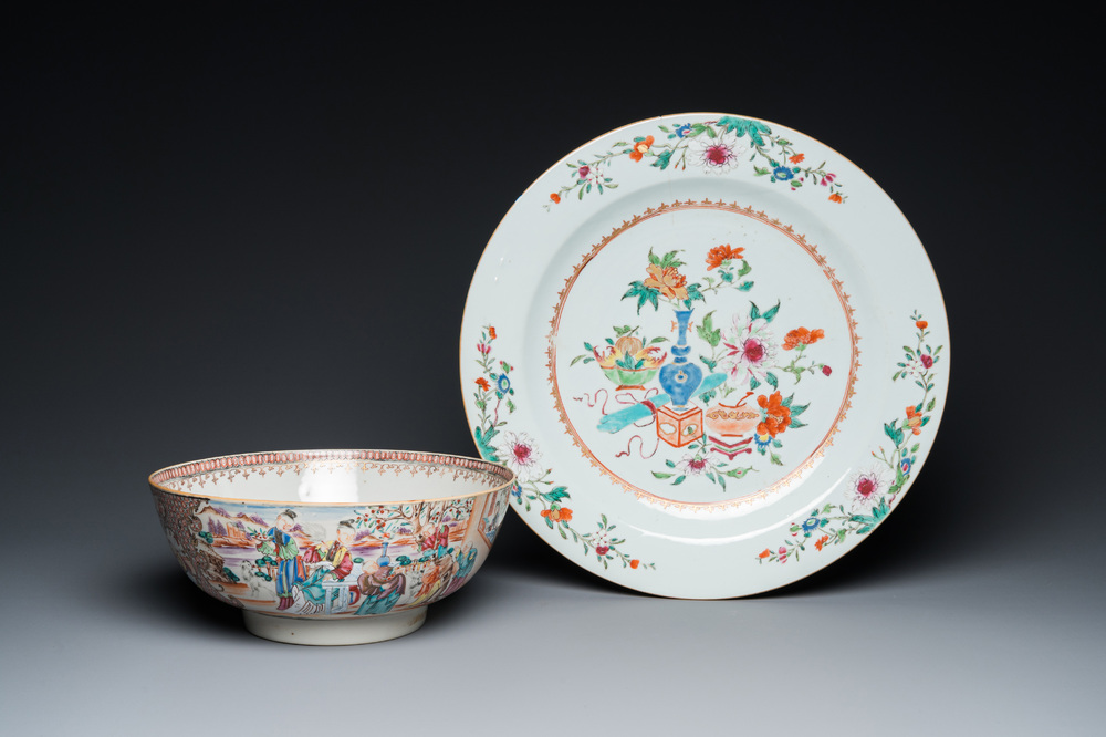 Un bol en porcelaine de Chine famille rose &agrave; d&eacute;cor mandarin et un plat, Qianlong