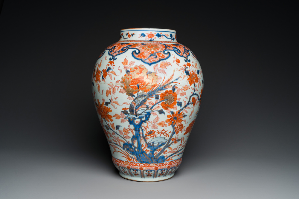 A Chinese Imari-style vase, Kangxi/Yongzheng