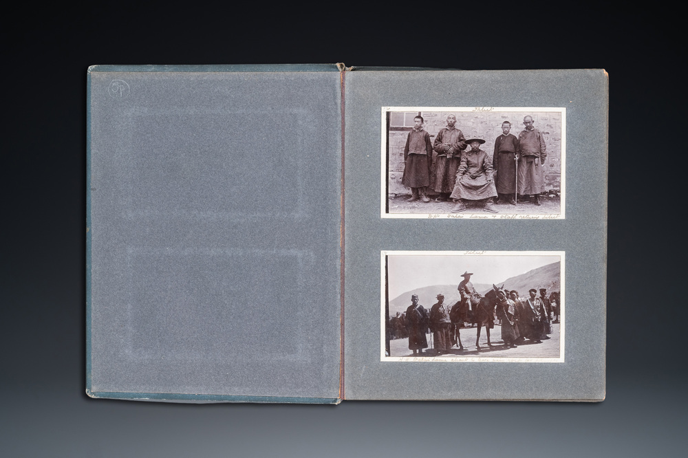 Zeldzaam foto-album over de terugkeer uit ballingschap van de 13e dalai lama uit India, ca. 1912/1913