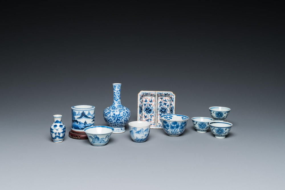 Collection vari&eacute;e en porcelaine de Chine en bleu et blanc, Kangxi et post&eacute;rieur