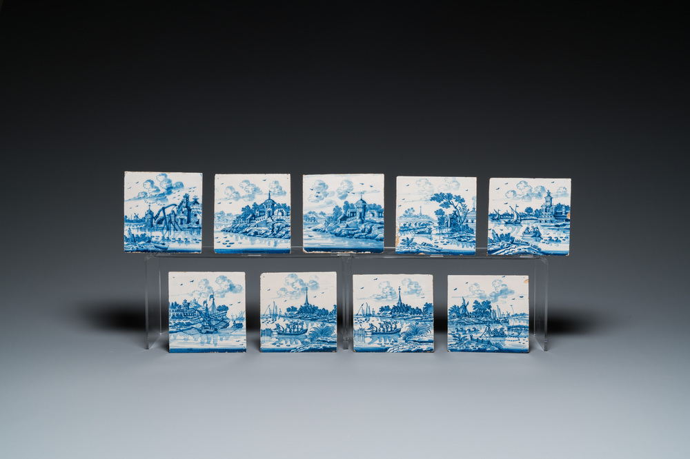 Negen blauw-witte Delftse tegels met 'openlucht' landschappen, 18e eeuw