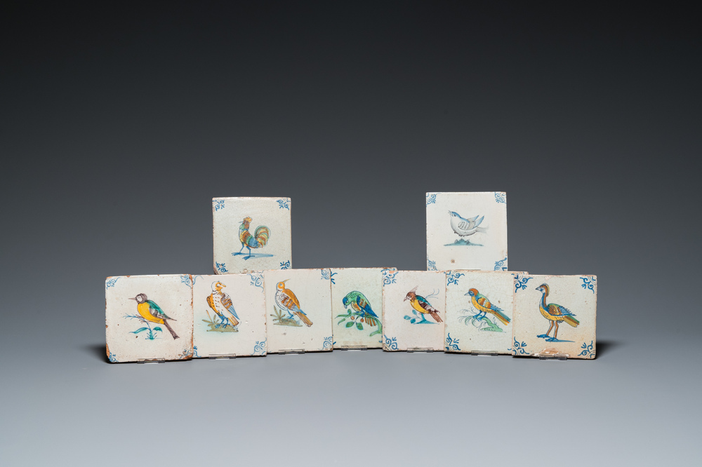 Neuf carreaux en fa&iuml;ence de Delft polychrome &agrave; d&eacute;cor d'oiseaux, 17&egrave;me