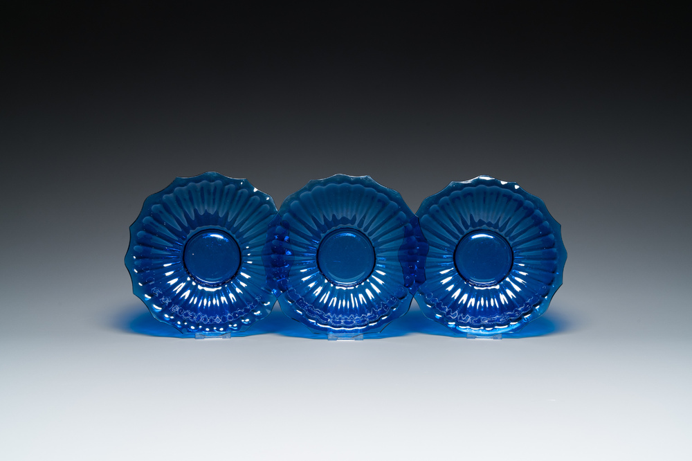Three Chinese blue Beijing glass dishes, 19/20th C.