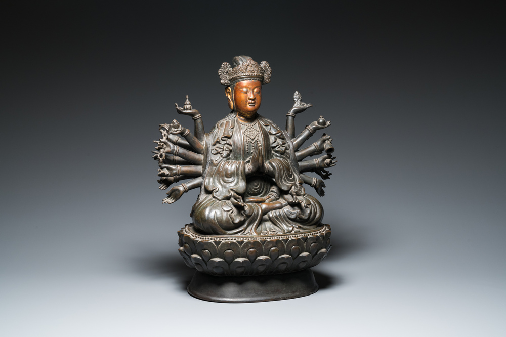 Importante sculpture d'Avalokitesvara &agrave; 20 bras en bronze dor&eacute;, Vietnam, 19/20&egrave;me