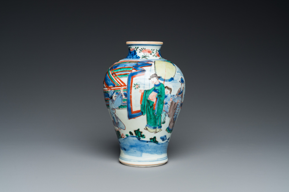 A Chinese wucai vase with figurative design, Transitional period