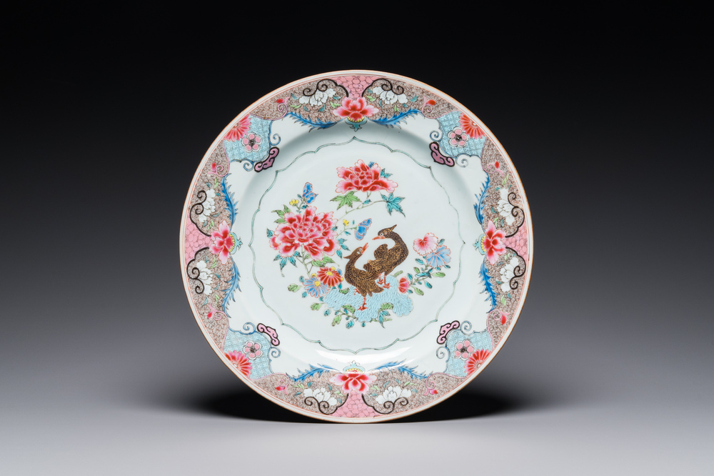 Plat en porcelaine de Chine famille rose &agrave; d&eacute;cor de canards mandarins, Qianlong