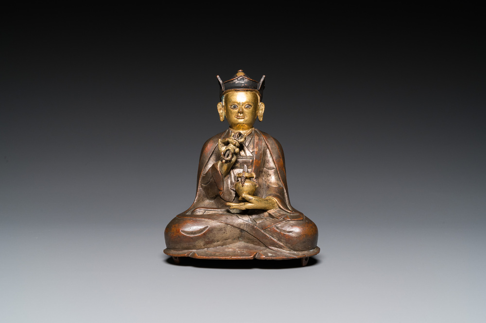 Statue de Karmapa IV, Rolpe Dorje (1340-1383) en alliage de cuivre avec dorure et argenture, Tibet, 16&egrave;me