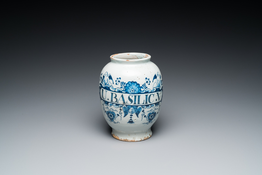 A blue and white English Delftware drug jar, probably London, 18th C.