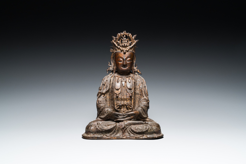 Een Chinese vergulde bronzen Boeddha, Ming