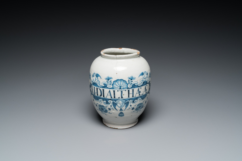 A blue and white English Delftware drug jar, probably London, 18th C.