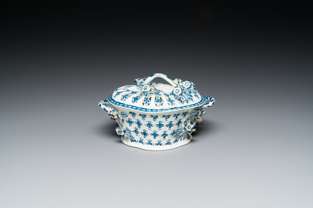 A blue and white tureen with reticulated cover, Worcester, England, 18th C.