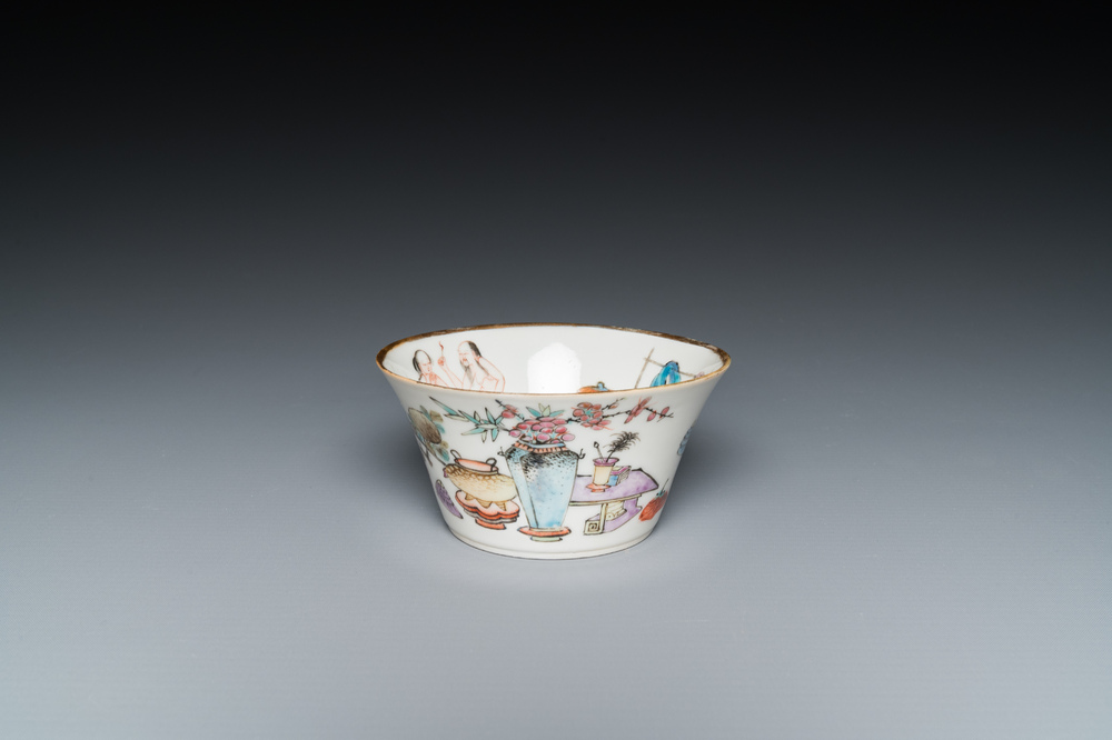 A Chinese qianjiang cai 'erotic subject' bowl, 19th C.