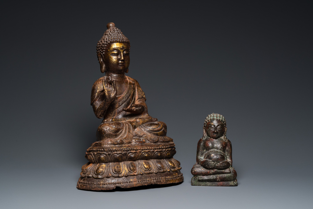 Deux sculptures de Bouddhas en bronze dor&eacute;, Tha&iuml;lande, 19/20&egrave;me