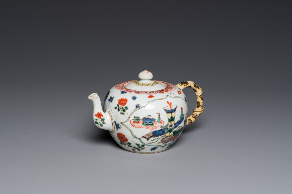 A Chinese famille verte 'antiquities' teapot and cover, Kangxi