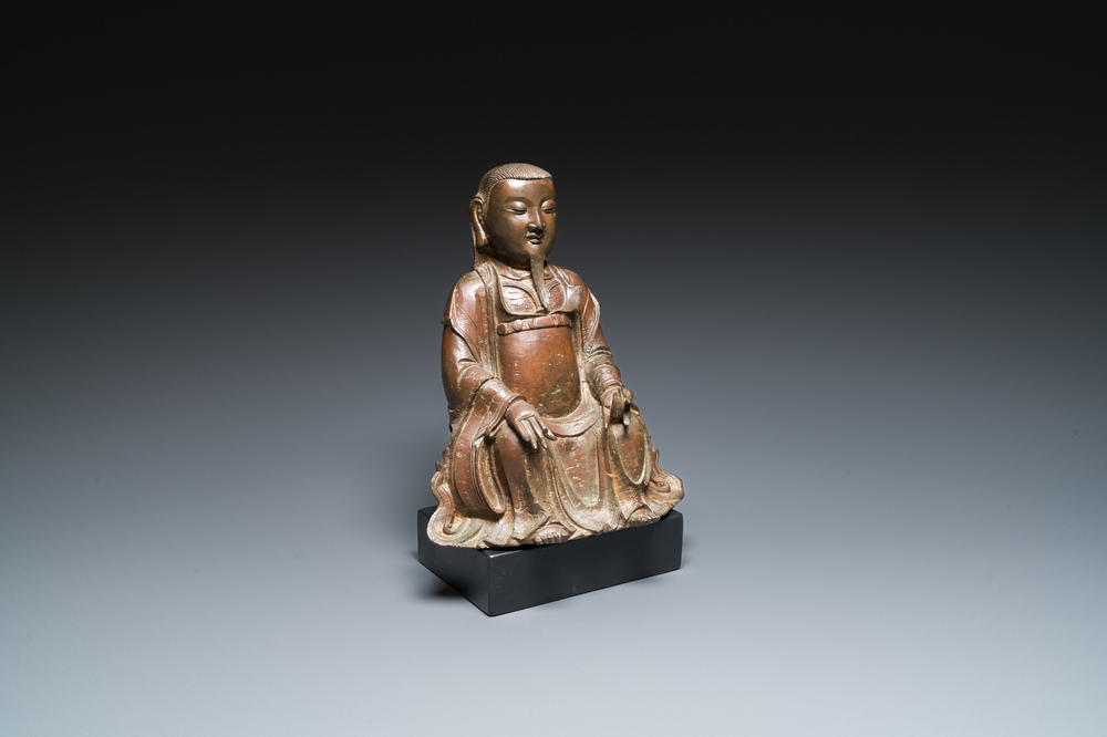 Een Chinese bronzen Zhen Wu met sporen van lakwerk, Ming