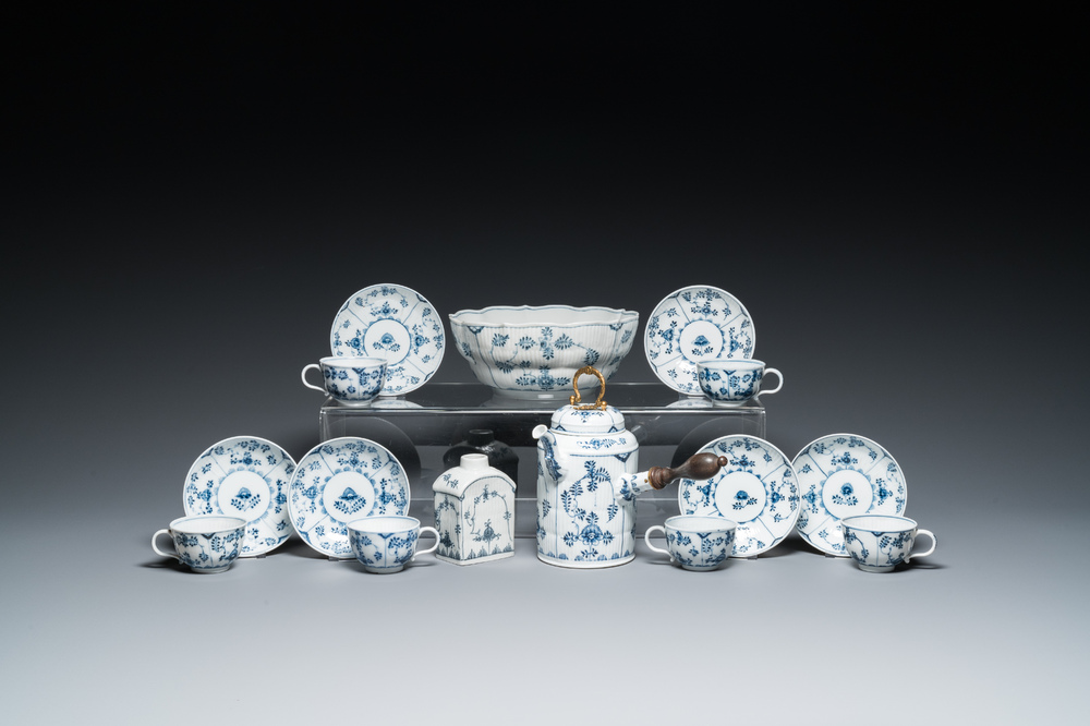 Six blue and white Meissen porcelain cups and saucers, a chocolate pot, a bowl and a tea caddy, 18th C.