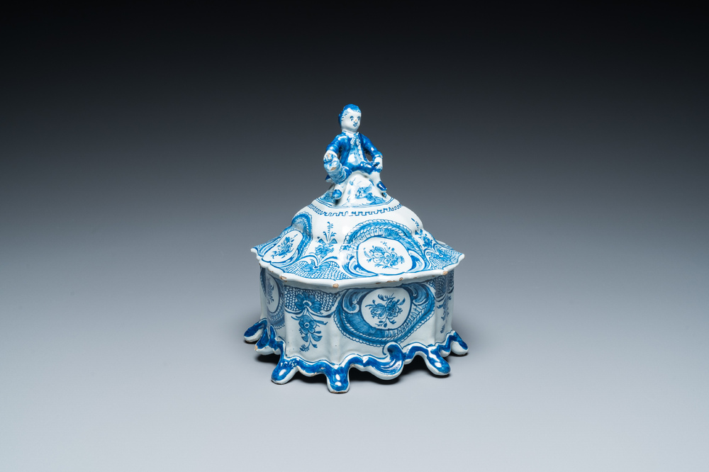 A Dutch Delft blue and white tobacco box with a nobleman holding a roll of tobacco, 2nd half 18th C.