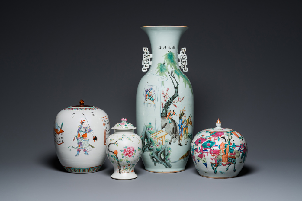 Quatre vases en porcelaine de Chine famille rose, 19/20&egrave;me