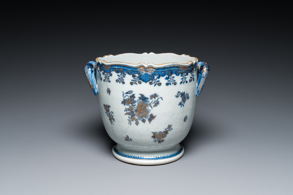 Rafraichissoir en porcelaine de Chine en bleu et blanc aux rehauts en dorure, Qianlong