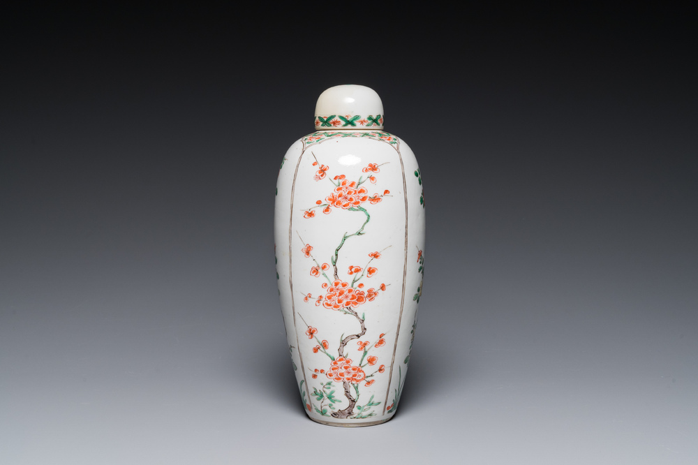Vase couvert en porcelaine de Chine famille verte &agrave; d&eacute;cor des quatre saisons, Kangxi