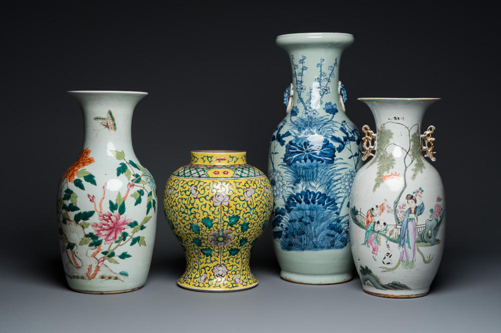 Quatre vases en porcelaine de Chine famille rose et &agrave; fond c&eacute;ladon, 19/20&egrave;me