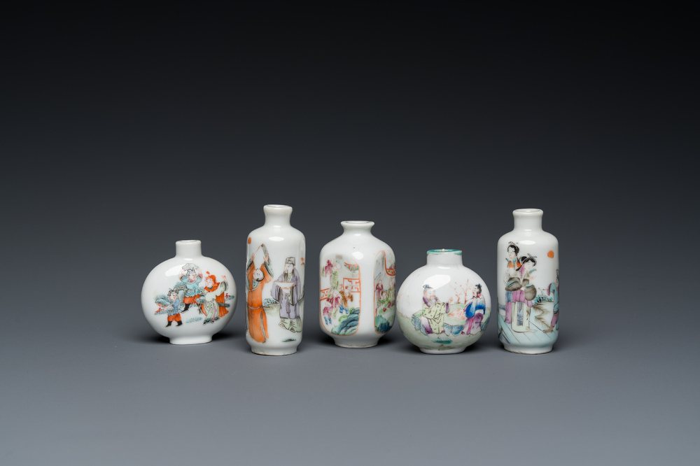 Five Chinese famille rose snuff bottles, 19/20th C.