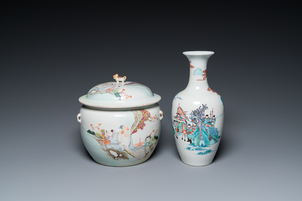 Een Chinese doucai vaas en een qianjiang cai dekselpot, 19/20e eeuw