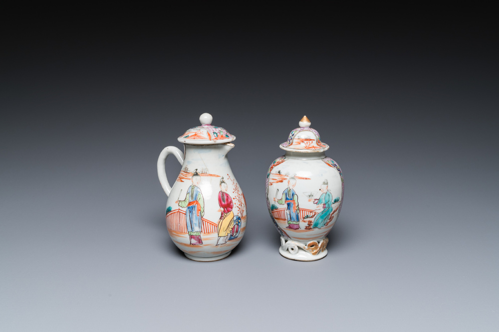 Une bo&icirc;te &agrave; th&eacute; et une verseuse couverte en porcelaine de Chine famille rose &agrave; sujet mandarin, Qianlong
