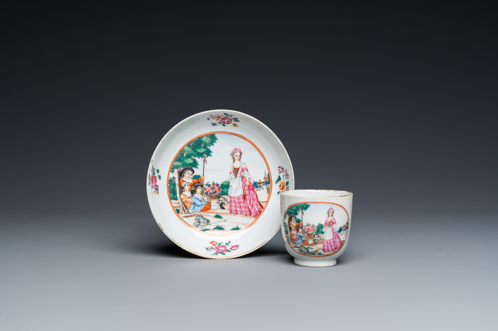 Een Chinese famille rose kop en schotel met Europees decor, Qianlong