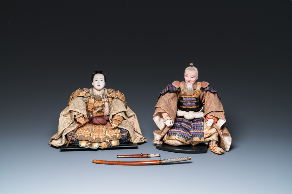 Twee Japanse Gofun samoerai poppen, Edo/Meiji, 19e eeuw