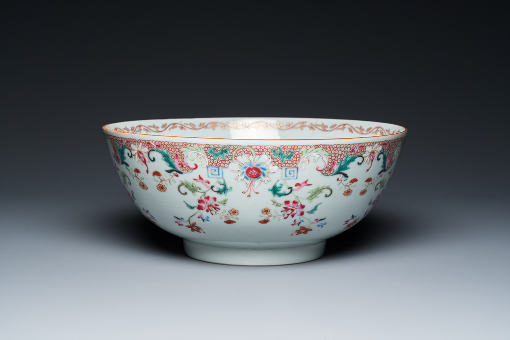Bol &agrave; punch en porcelaine de Chine famille rose, Qianlong