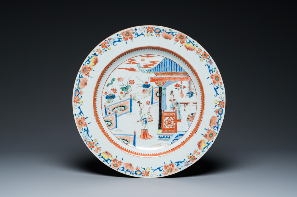 Plat en porcelaine de Chine rose-verte &agrave; d&eacute;cor d'une sc&egrave;ne du 'Xi Xiang Ji', Yongzheng