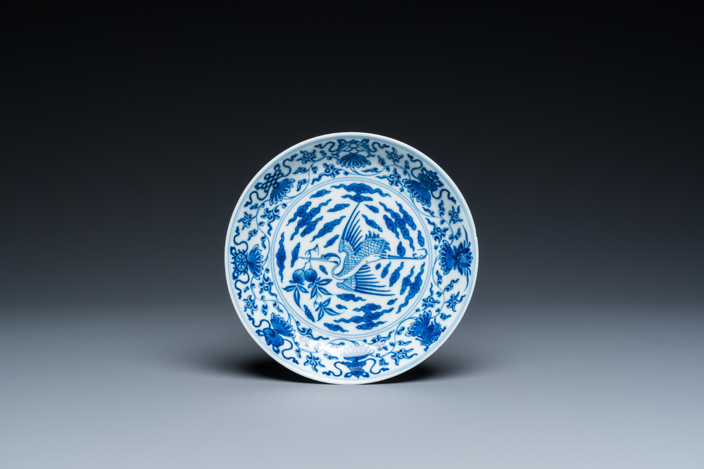 Coupe en porcelaine de Chine en bleu et blanc &agrave; d&eacute;cor d'une grue, marque de Yongzheng, 18/19&egrave;me