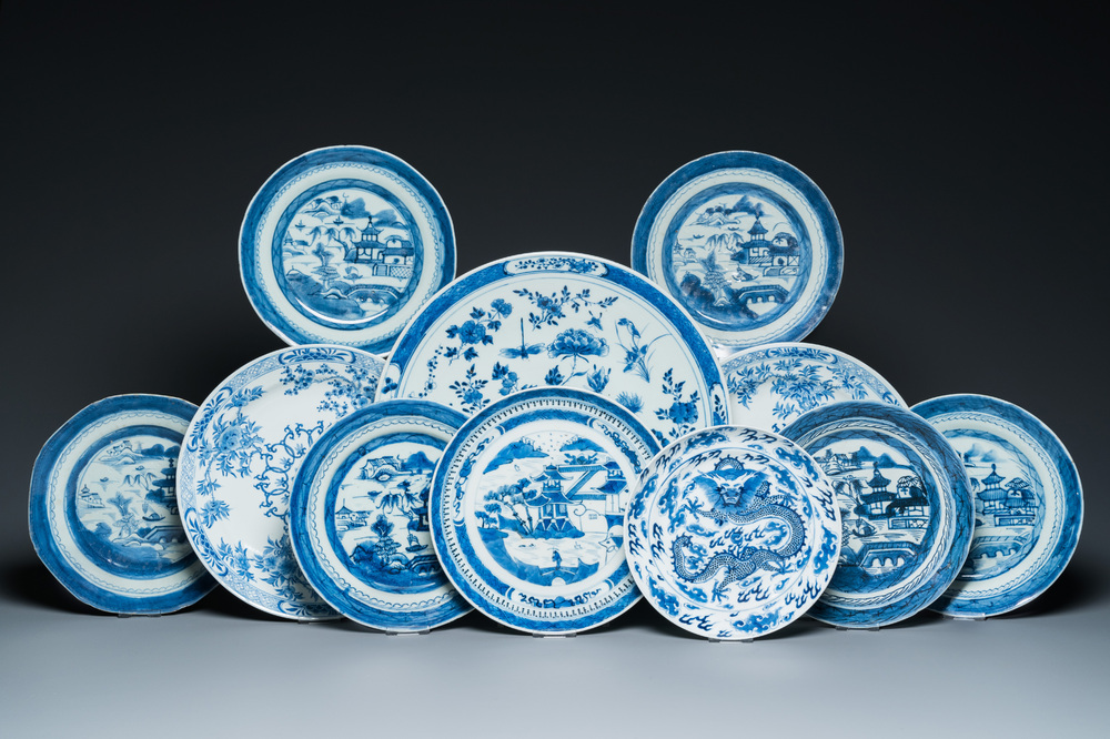 A Chinese blue and white dish and ten plates, 19th C.