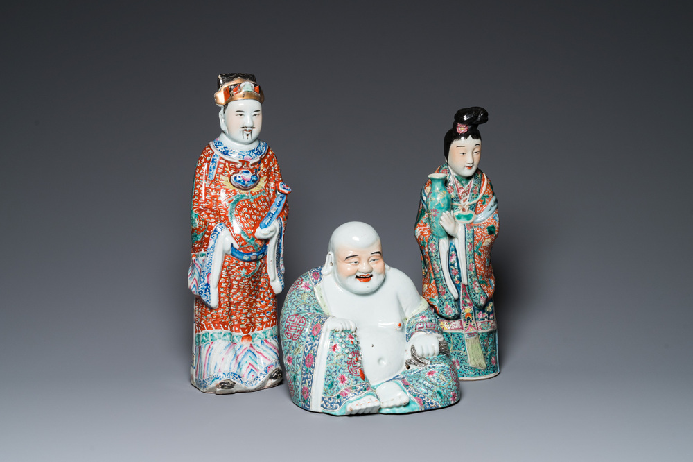 Trois sculptures en porcelaine de Chine famille rose dont un Bouddha, une immortelle et un dieu d'&eacute;toiles, 19/20&egrave;me