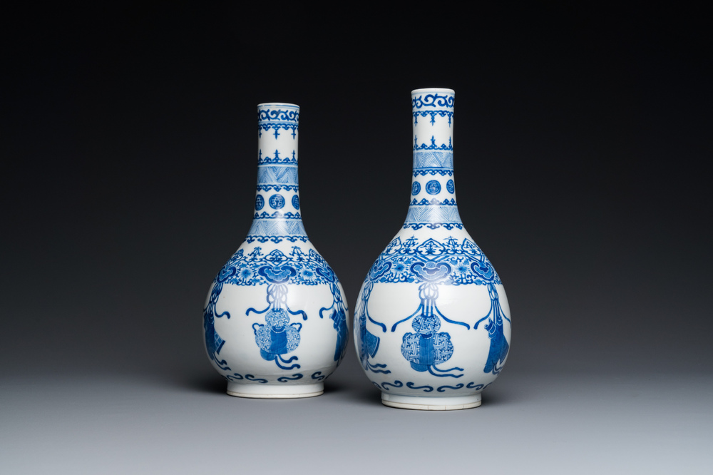 A pair of Chinese blue and white bottle vases, 19th C.