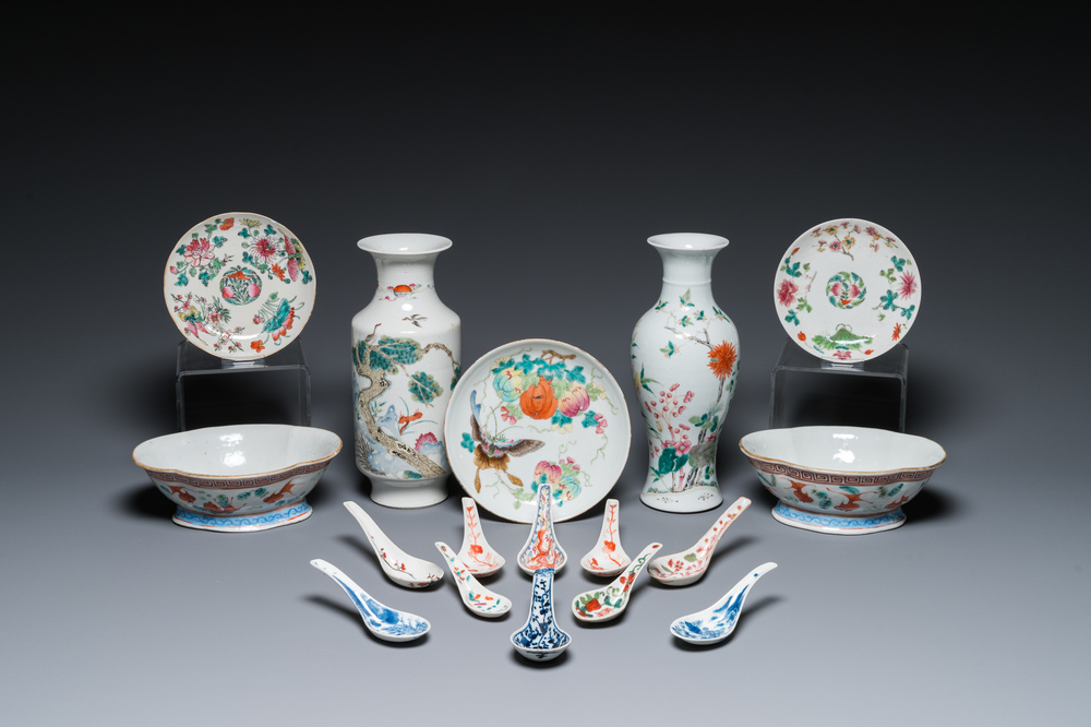 Een diverse collectie Chinees porselein, 19/20e eeuw