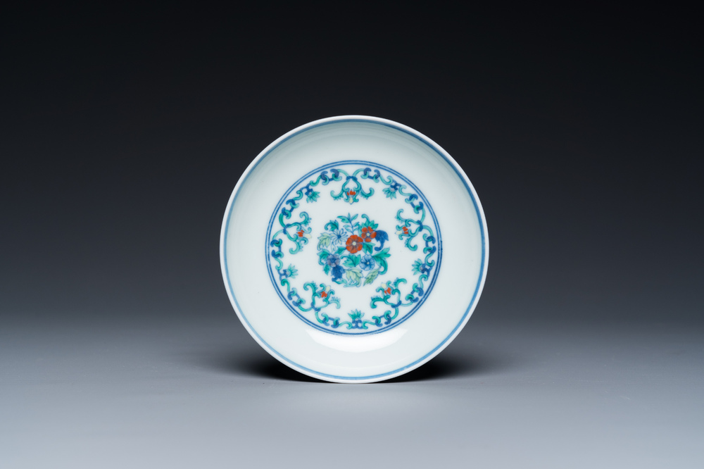 A Chinese doucai saucer with floral design, Yongzheng mark, 19/20th C.