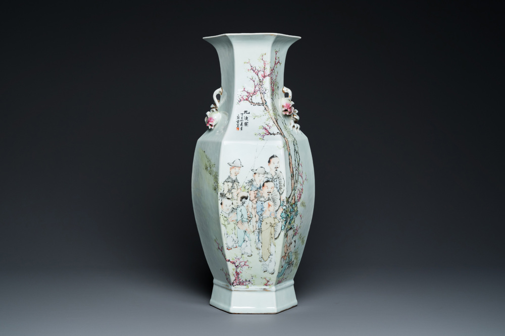 Vase de forme hexagonale en porcelaine de Chine qianjiang cai, sign&eacute; Ma Qingyun 馬慶雲, dat&eacute; 1917