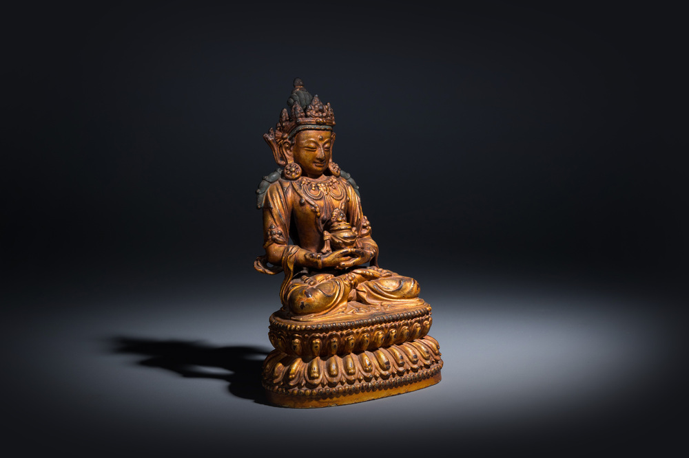 Statuette de Bouddha Amitayus en bronze laqu&eacute; et dor&eacute;, Chine, marque et &eacute;poque de Yongle 大明永樂年施
