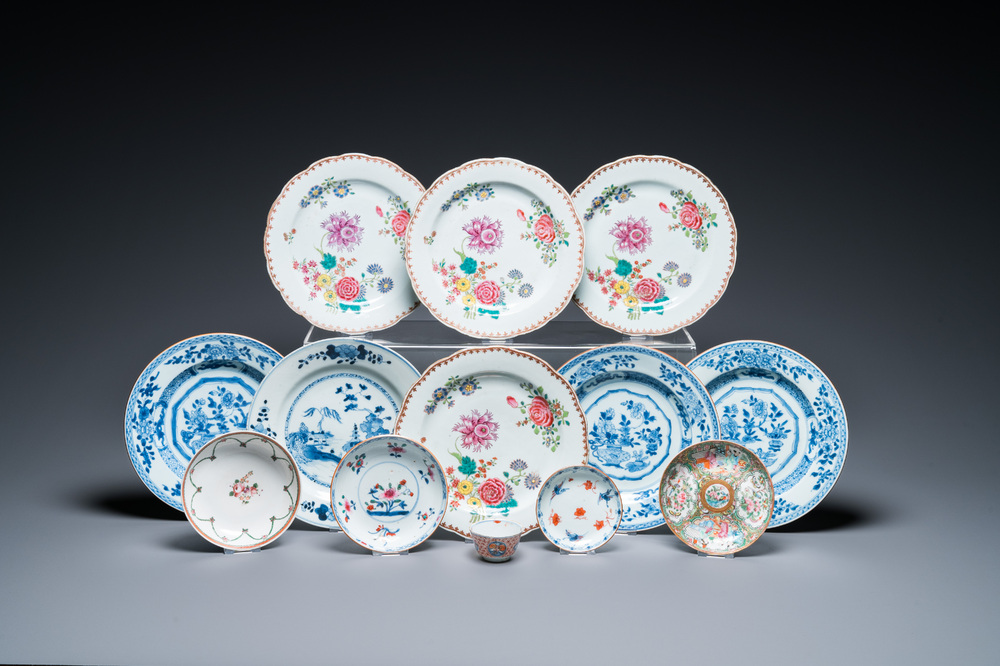 13 pi&egrave;ces en porcelaine de Chine en bleu et blanc et famille rose, Kangxi et post&eacute;rieur