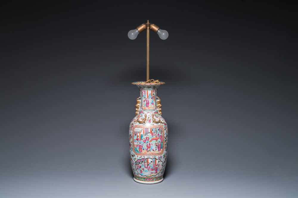 Vase en porcelaine de Chine famille rose de Canton mont&eacute; en lampe, 19&egrave;me