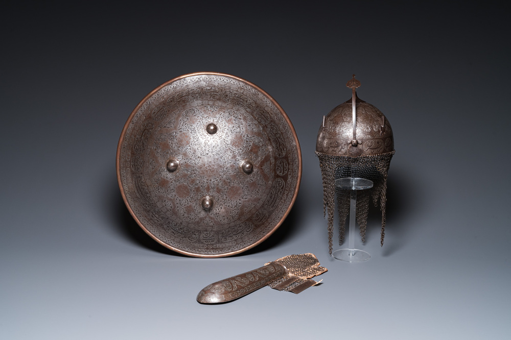 Un casque (khula khud), un bouclier (dhal) et une armure de bras (dastana) en cuivre &eacute;tam&eacute;, art qadjar, la Perse, 19&egrave;me