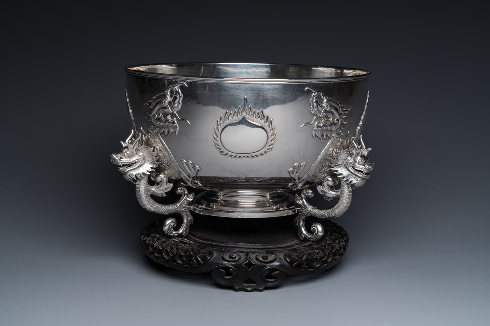 A large Chinese silver bowl resting on three dragon feet, marked for Kun He, Shanghai, 19/20th C.