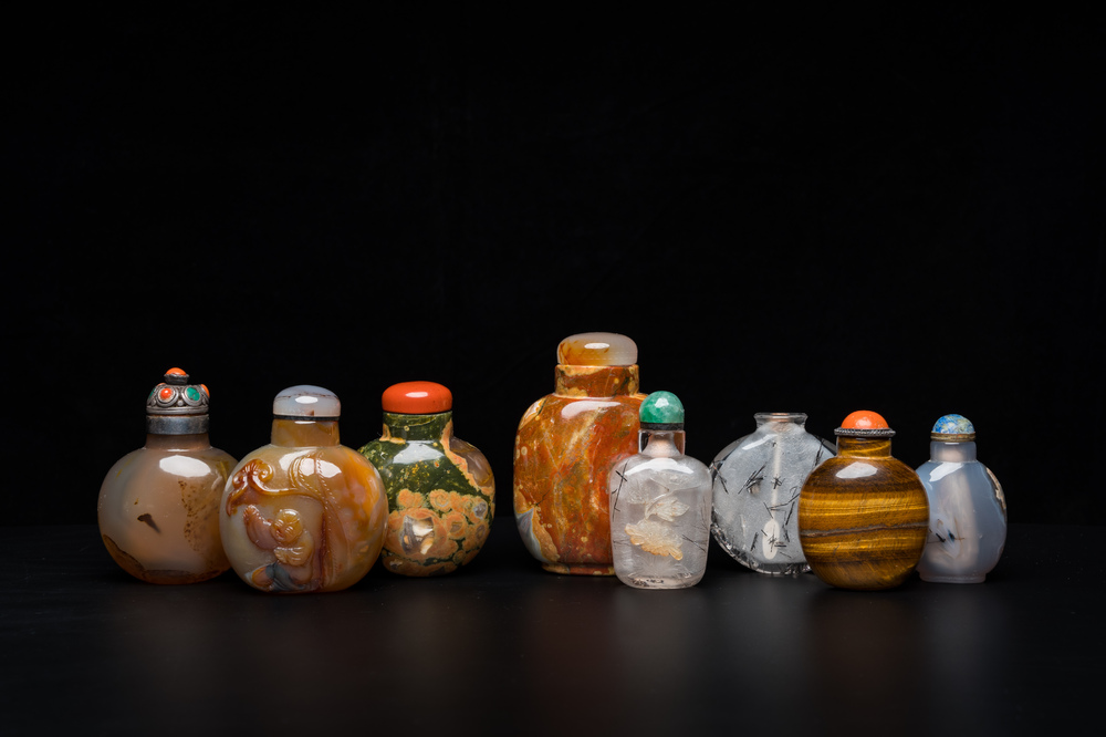 Eight Chinese agate, hardstone and quartz snuff bottles, 19/20th C.