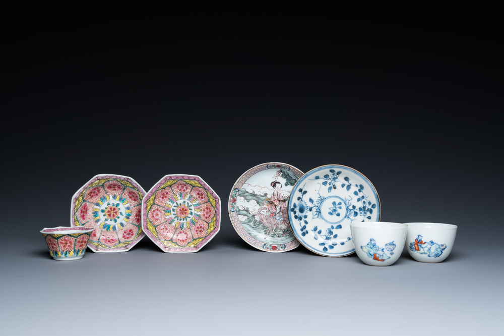 Quatre soucoupes et trois tasses en porcelaine de Chine en bleu et blanc, doucai et famille rose, Kangxi et post&eacute;rieur