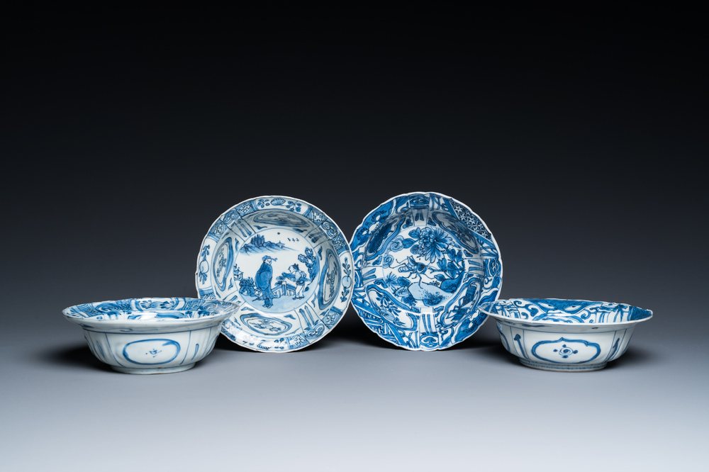 Vier Chinese blauw-witte kraakporseleinen klapmutskommen, Wanli