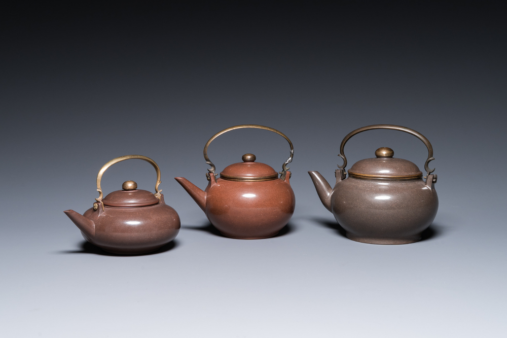 Three Chinese polished Yixing stoneware teapots and covers for the Thai market, Gong Ju 贡局 mark, 19th C.